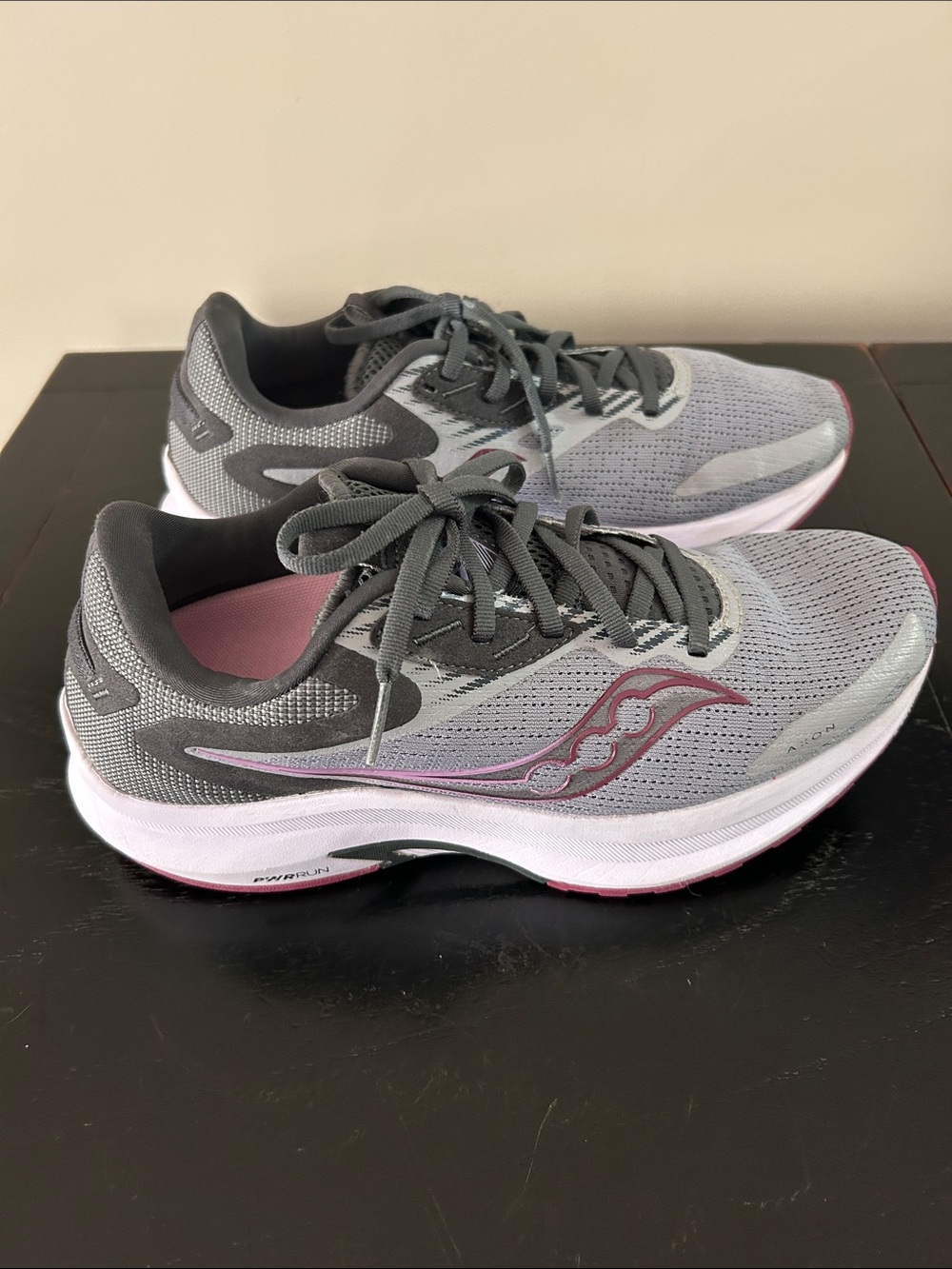 Saucony Women's Gray and Pink Cushion Running Sneakers size 9